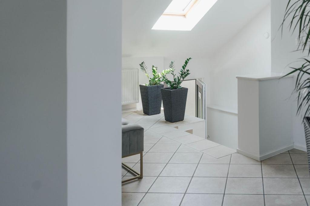 Palace Garden Apartment *